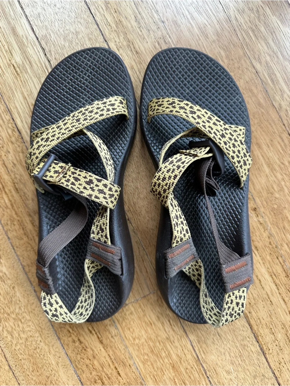 Chaco Women’s Leopard Outdoor Sport Sandals Size 9 - Picture 1 of 4